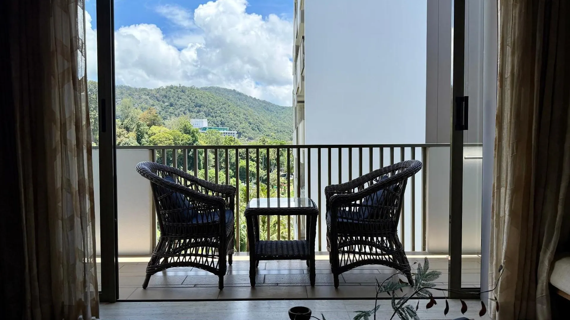 Apartment By The Sea Batu Ferringhi, Penang Beach Malaysia